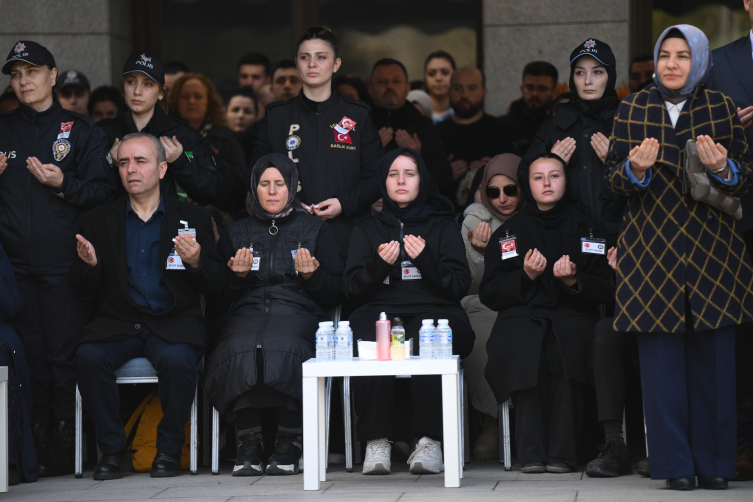 İstanbul'da kazada şehit olan polisimiz son yolculuğuna uğurlandı