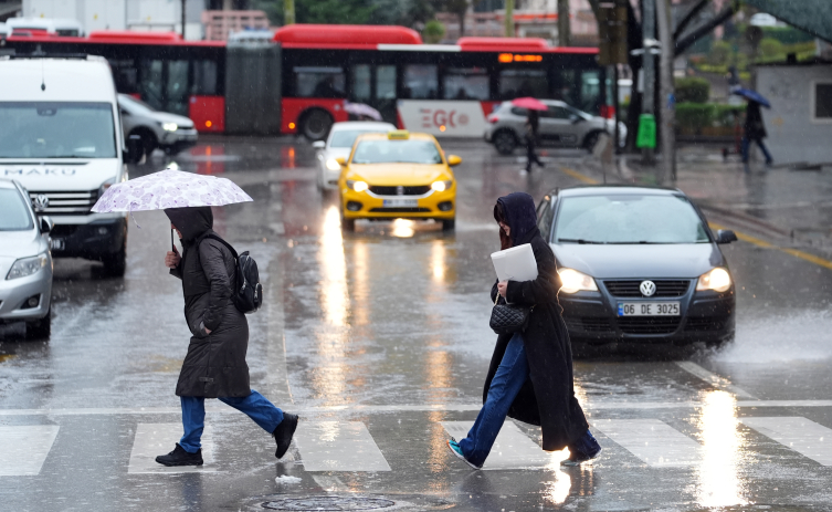 Başkentte sabah saatlerinde sağanak etkili oldu