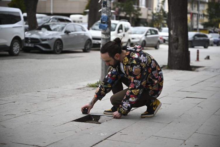 Başkentte kırık kaldırım taşları sanata dönüşüyor