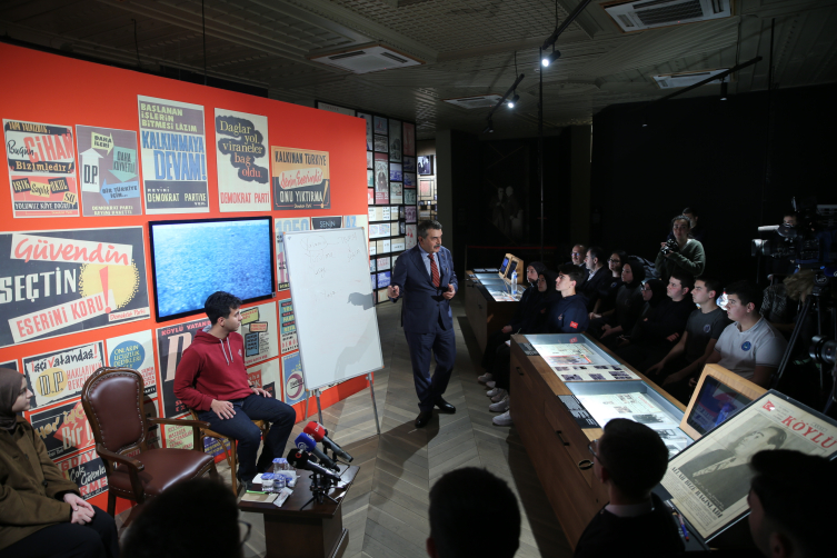 Milli Eğitim Bakanı Tekin lise öğrencilerine ders anlattı