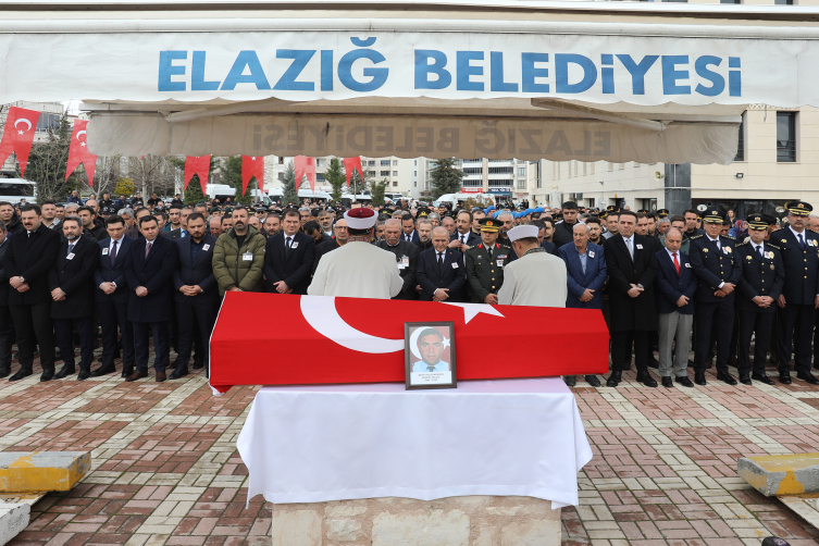 İstanbul'daki kazada şehit olan polisimiz son yolculuğuna uğurlandı