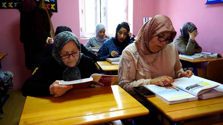 Okuma yazma hayaline 88 yaşında kavuştu