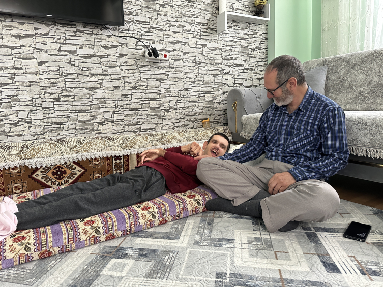 Engelli oğlu için hazırladığı aparatla gönülleri fethetti