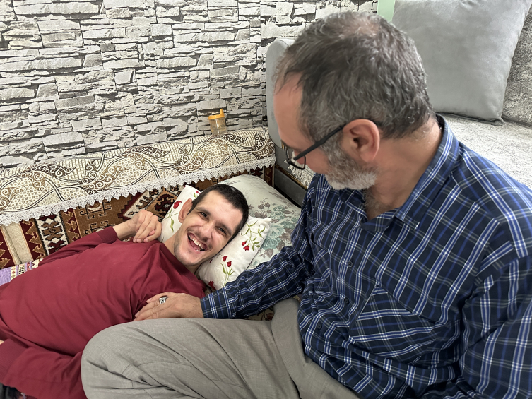 Engelli oğlu için hazırladığı aparatla gönülleri fethetti