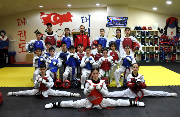 Tekvandocu polis geleceğin şampiyonlarını yetiştiriyor