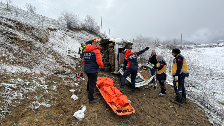 Artvin'de ambulans uçuruma devrildi: 1 ölü, 4 yaralı