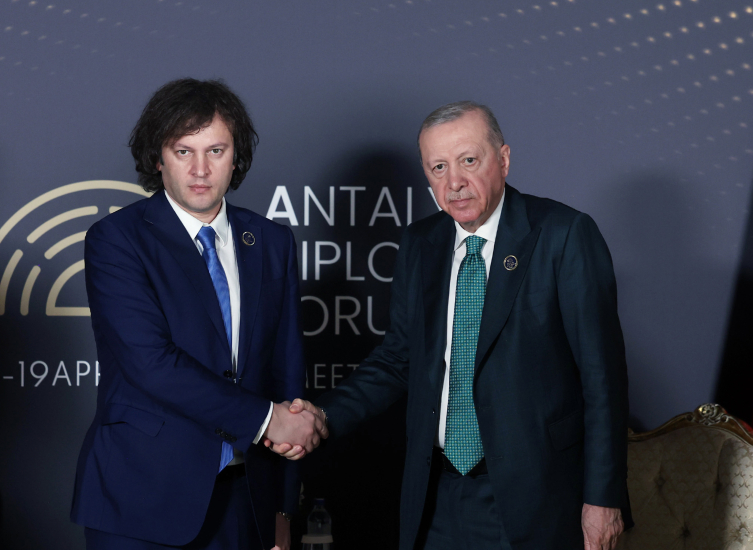 Cumhurbaşkanı Erdoğan'dan Antalya'da diplomasi trafiği
