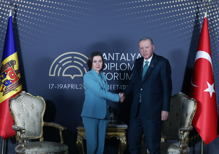 Cumhurbaşkanı Erdoğan'dan Antalya'da diplomasi trafiği