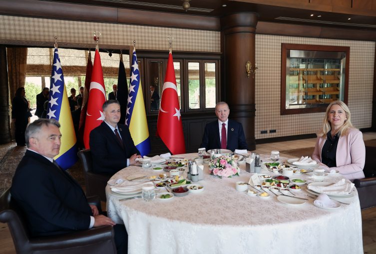 Cumhurbaşkanı Erdoğan'dan ADF'de diplomasi trafiği