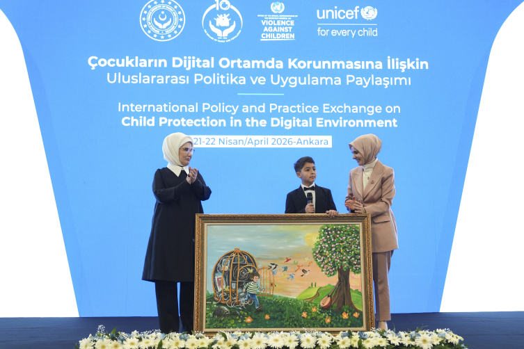 Emine Erdoğan: Teknoloji şirketlerinin çocuk dostu tasarım yapmaları bir zorunluluktur