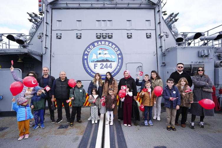 Deniz Kuvvetleri ve Sahil Güvenlik gemilerinde 23 Nisan coşkusu