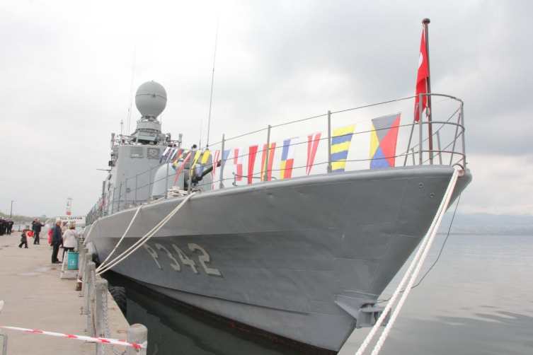 Deniz Kuvvetleri ve Sahil Güvenlik gemilerinde 23 Nisan coşkusu