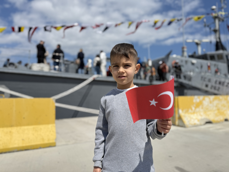 Deniz Kuvvetleri ve Sahil Güvenlik gemilerinde 23 Nisan coşkusu