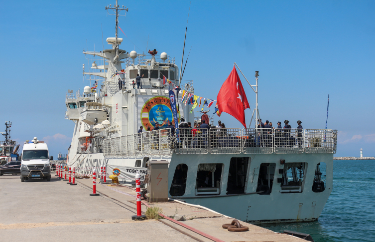 Deniz Kuvvetleri ve Sahil Güvenlik gemilerinde 23 Nisan coşkusu