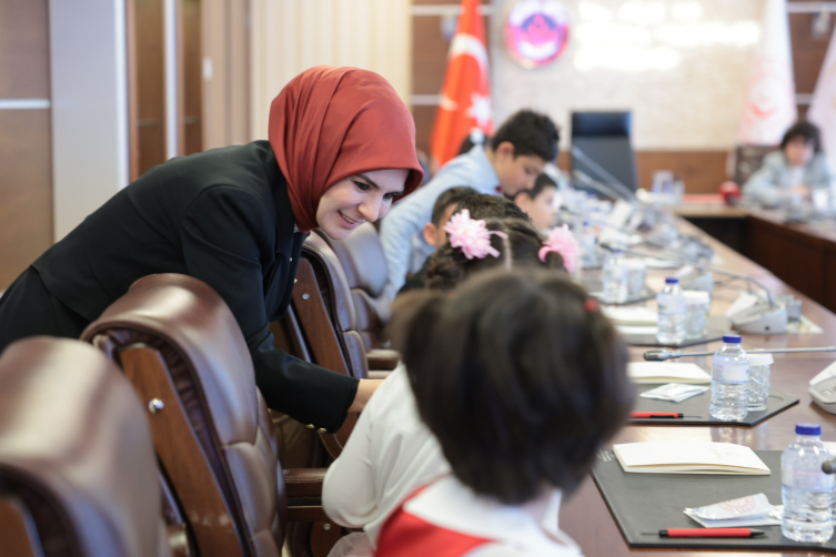 Bakan Göktaş şehit ve gazi çocuklarını ağırladı