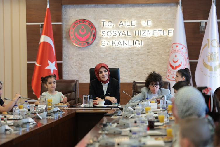 Bakan Göktaş şehit ve gazi çocuklarını ağırladı