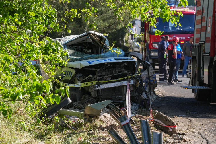 İzmir'de freni patlayan tır 9 araca çarptı