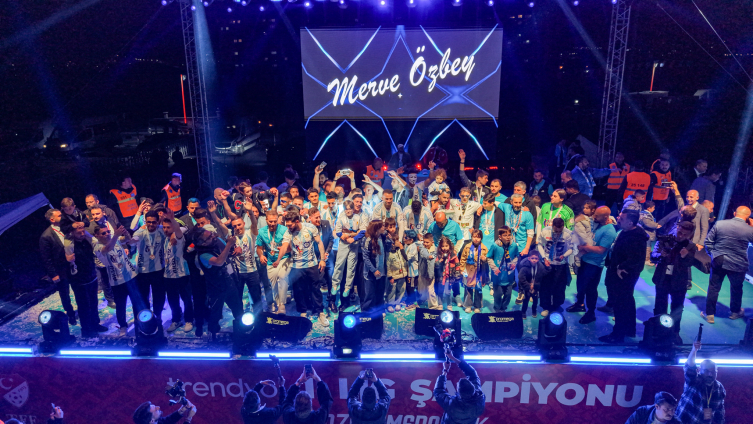 Erzurumspor şampiyonluk kupasını aldı