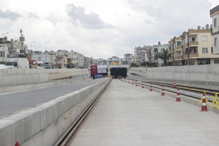 Bakan Uraloğlu, Mersin-Adana-Osmaniye-Gaziantep Hızlı Tren Projesi'ni inceledi