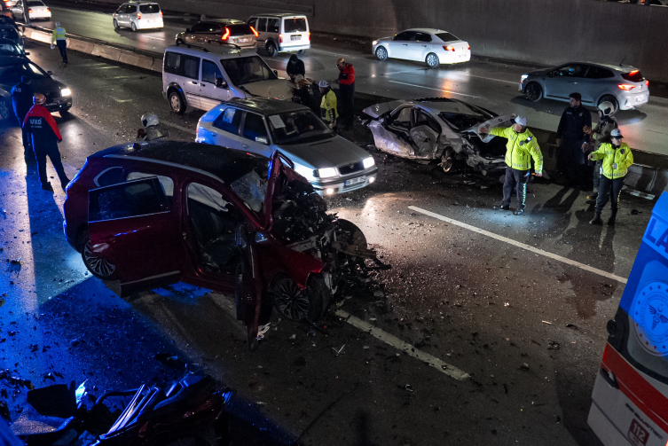 Ankara'da zincirleme trafik kazası: 8 yaralı