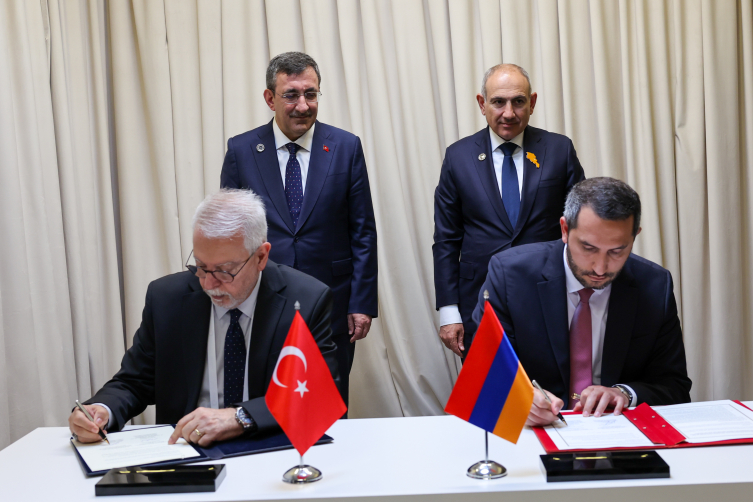 Cevdet Yılmaz'dan Erivan'da diplomasi trafiği