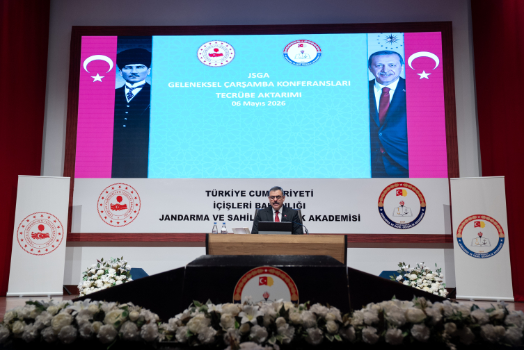 Bakan Çiftçi, subay ve astsubay adaylarıyla buluştu