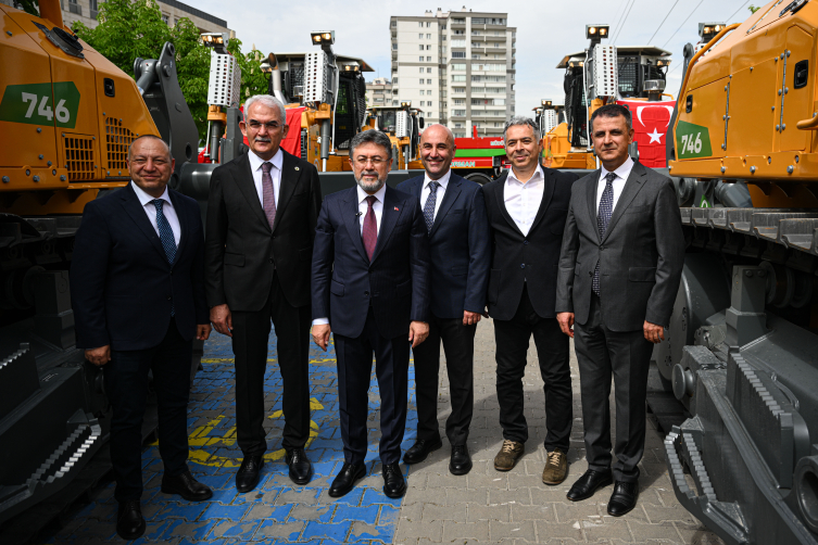 Orman yangınlarıyla mücadelede yeni araçlar görev yerlerine uğurlandı