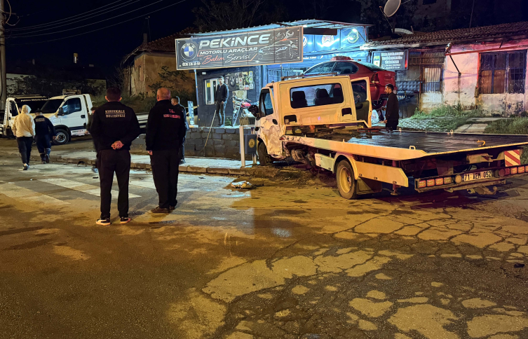 Park halindeki çekiciye çarptı: 1 ölü, 1 yaralı