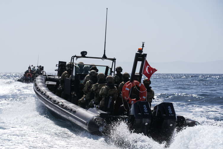 Yerli ve milli hücumbotu "Karayel" EFES tatbikatında ilk kez kullanıldı