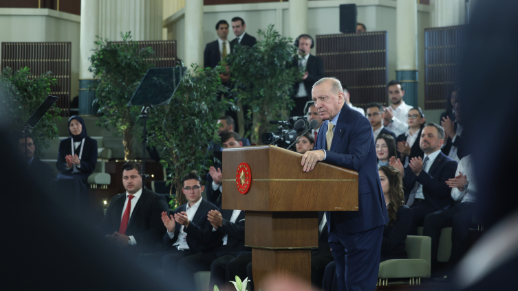 Cumhurbaşkanı Erdoğan: Türkiye Yüzyılı hedeflerimize giden yolda gençlerimizle kol kola yürümeyi sürdüreceğiz