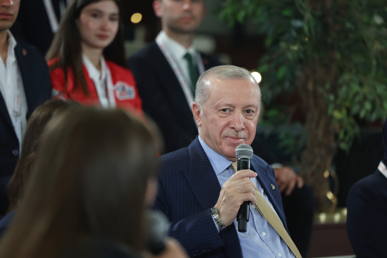 Cumhurbaşkanı Erdoğan: Türkiye Yüzyılı hedeflerimize giden yolda gençlerimizle kol kola yürümeyi sürdüreceğiz