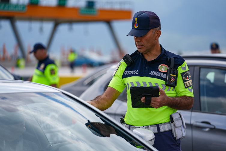 Otoyol jandarması bayram tatilinde de görev başında