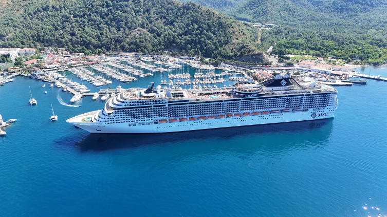 Marmaris'e kruvaziyerle 4 bine yakın turist geldi