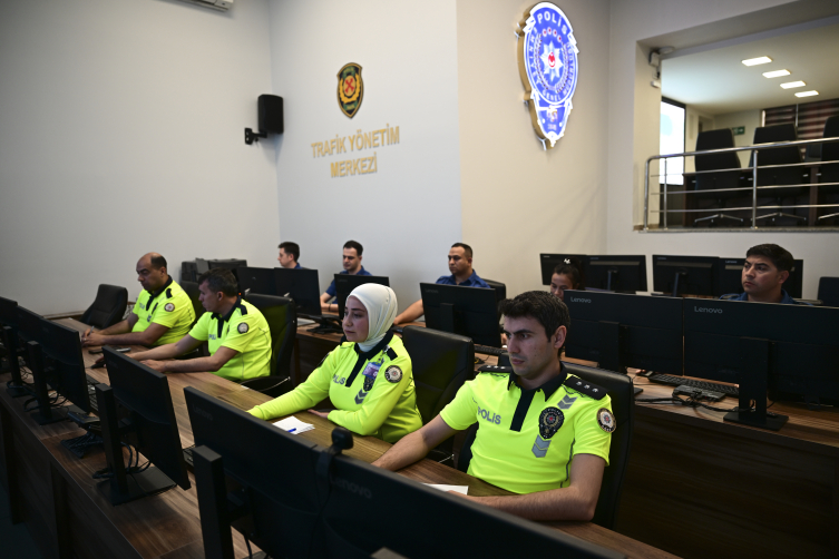 Bayram trafiği Trafik İzleme Merkezi'nden anlık takip ediliyor