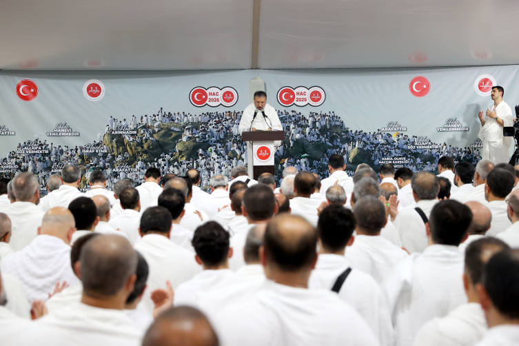 Diyanet İşleri Başkanı Arpaguş, Arafat'ta vakfe duası yaptı