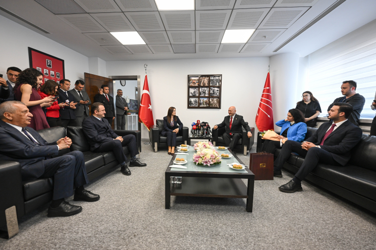 Siyasi partiler bayram ziyareti gerçekleştiriyor