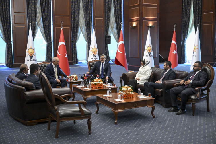 Siyasi partiler bayram ziyareti gerçekleştiriyor