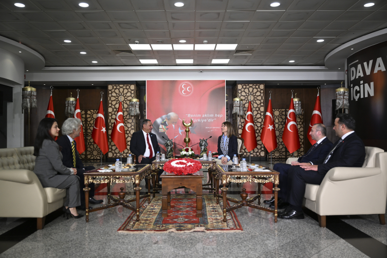 Siyasi partiler bayram ziyareti gerçekleştiriyor