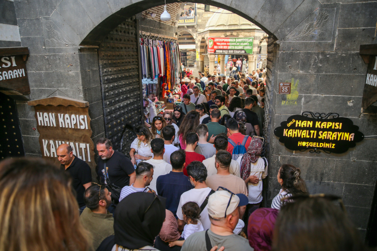 Diyarbakır ve Mardin'de bayram tatili yoğunluğu