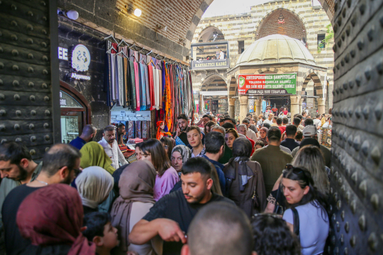 Diyarbakır ve Mardin'de bayram tatili yoğunluğu
