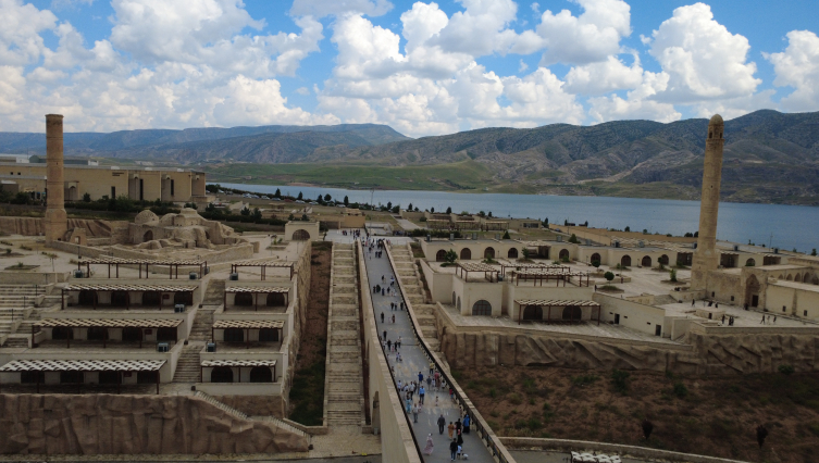 Tarihi Hasankeyf ilçesi bayramda ilgi odağı oldu