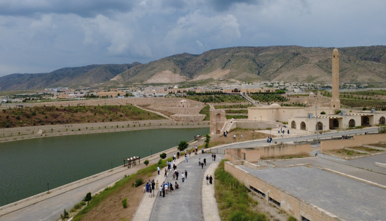 Tarihi Hasankeyf ilçesi bayramda ilgi odağı oldu