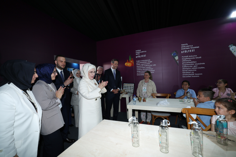 Emine Erdoğan: Sıfır Atık Forumu'nu tarihi bir buluşma olarak görüyoruz