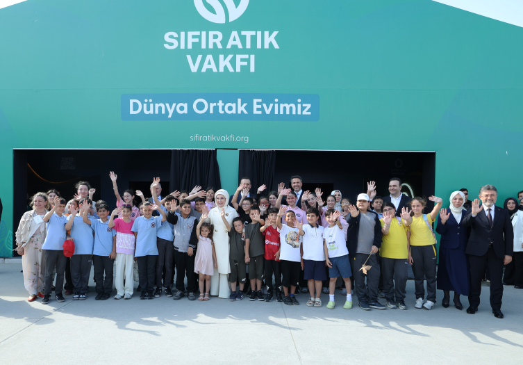 Emine Erdoğan: Sıfır Atık Forumu'nu tarihi bir buluşma olarak görüyoruz
