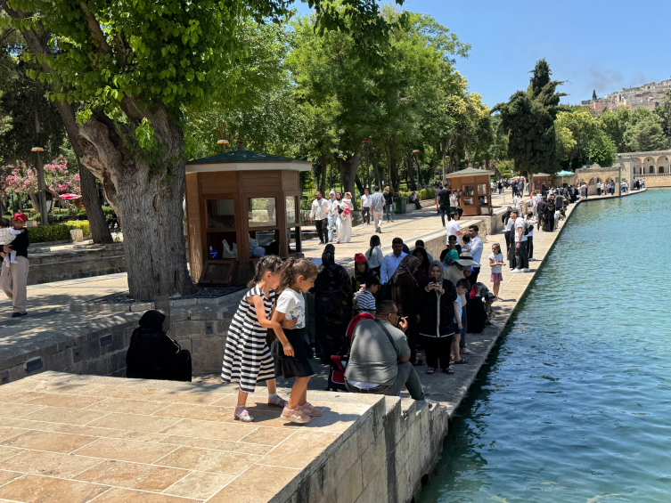 Şanlıurfa'da sıcak hava bunaltıyor