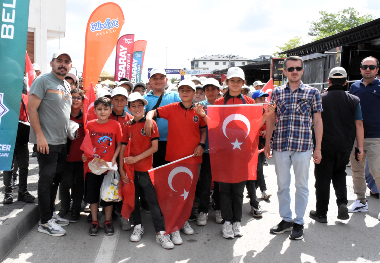 4. Aksaray Bilim Festivali F-16 uçaklarının selamlamasıyla başladı