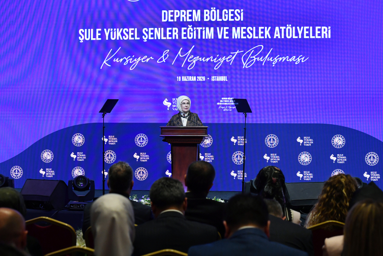 Emine Erdoğan, Şule Yüksel Şenler Vakfının "Kursiyer ve Mezuniyet Buluşması"na katıldı