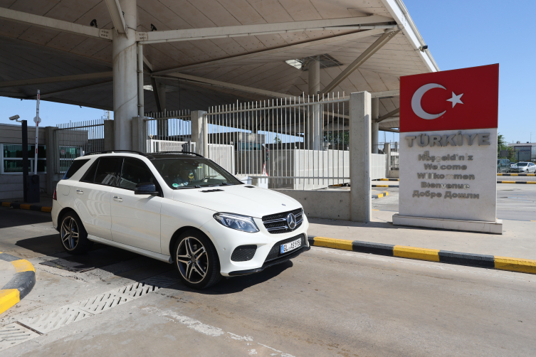 Gurbetçiler ana vatana kavuşmanın mutluluğunu yaşıyor