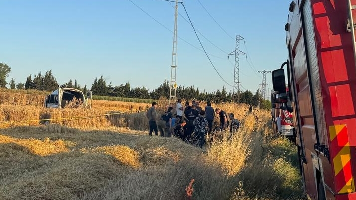 Silivri'de yolcu minibüsü devrildi: 2 ölü, 10 yaralı