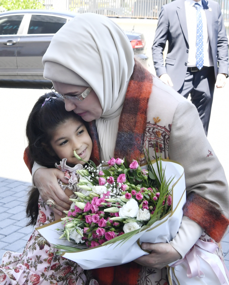 Emine Erdoğan: 9 bin 277 koruyucu ailemiz, 11 bin 22 çocuğumuzu baş tacı ediyor